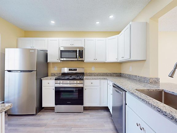 2nd image of 14 Greenwich Dr #14