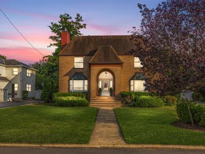 266 Park Avenue, Westbury, NY, 11590