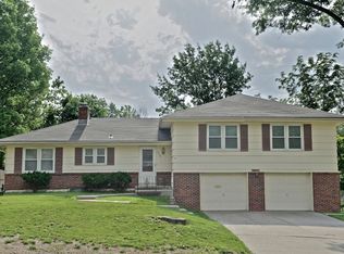 3335 NE Mohawk Ln, Kansas City, MO 64116