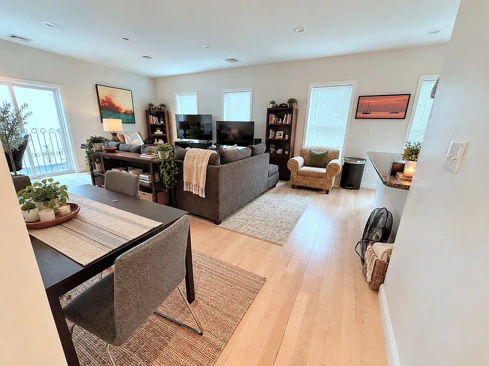 15 Dana Ave #3CP