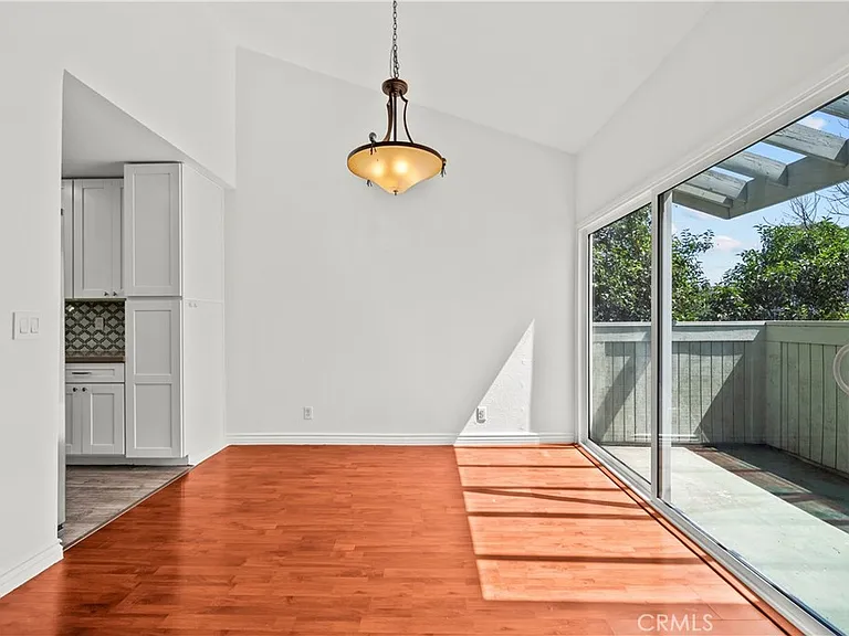 22117 Burbank Blvd #5 — Photo 11