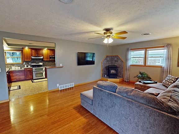 3rd image of 809 N 6th St