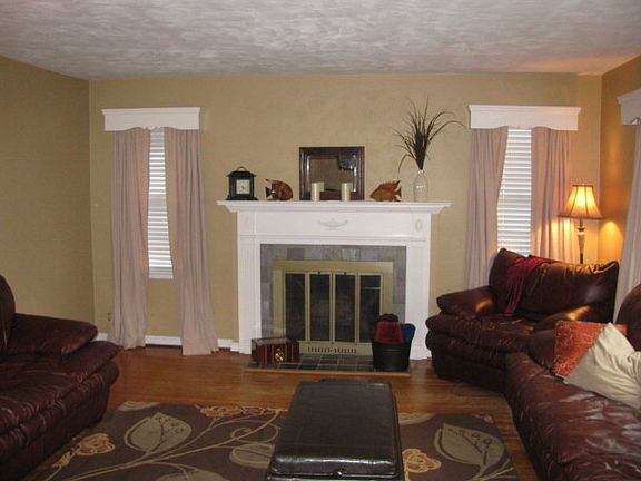 2nd image of 858 Arlington Ave