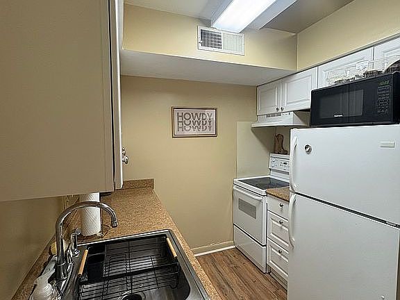 5th image of 503 Sunridge Dr APT R