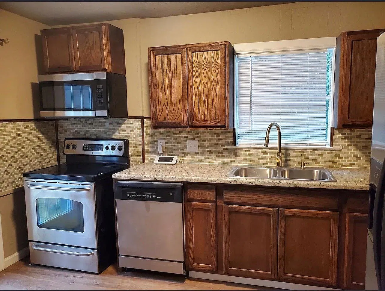 4 bed, 2.0 bath, 1380 sqft, $1,700 — Photo 3