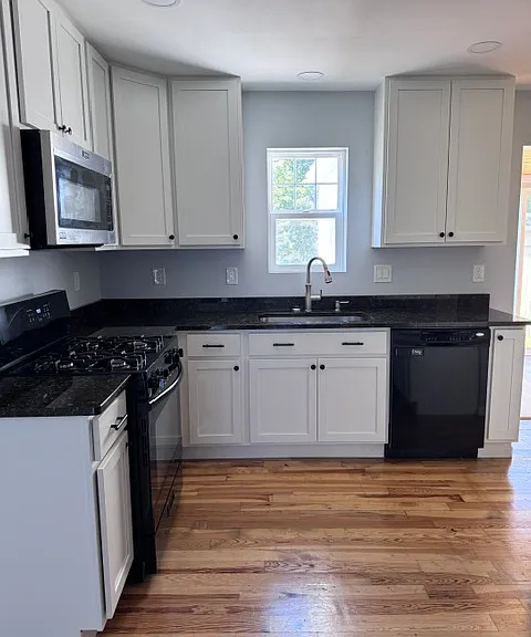 4429 Maplecrest Ave — Photo 6