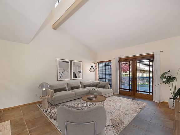 5th image of 293 Castlewood Cir #A