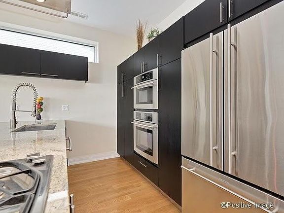 2nd image of 1437 W Diversey Pkwy APT 2W