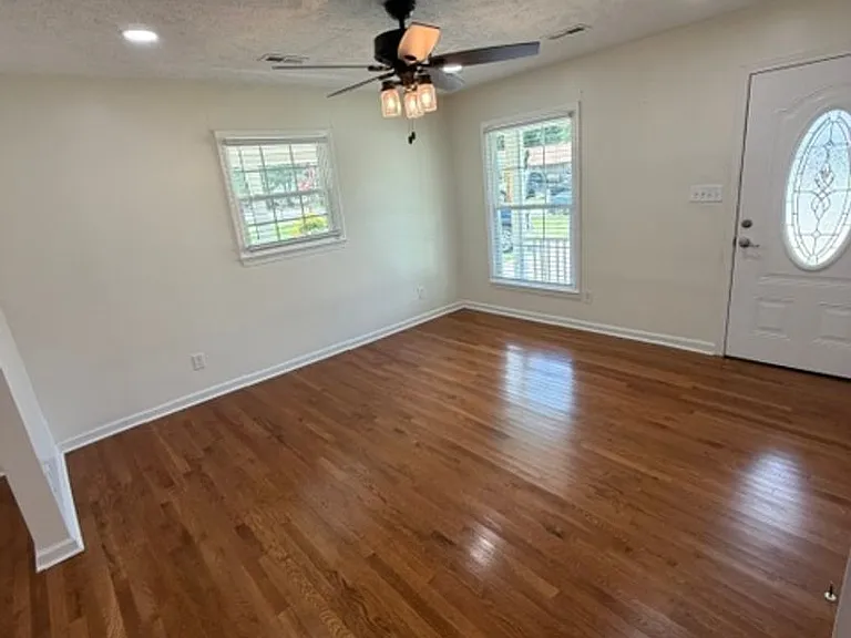 2903 Anne St — Photo 2