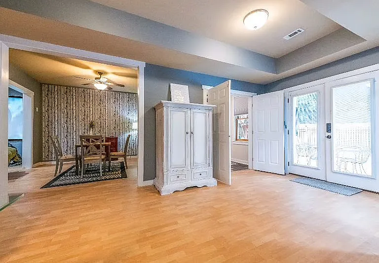4580 Carriage Walk Ln — Photo 18