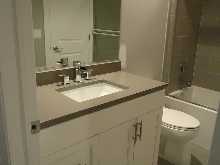 3342 N Southport Ave — Photo 13