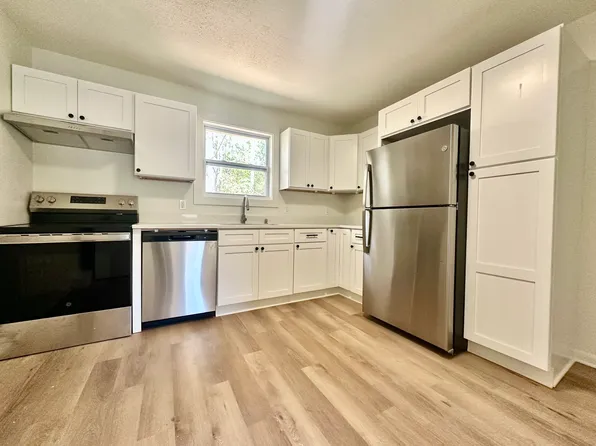 1 Moore Cir #4, Black Mountain, NC 28711