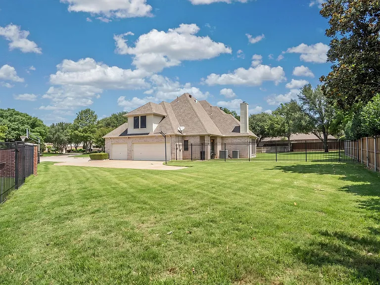 703 Verdun Ct — Photo 44