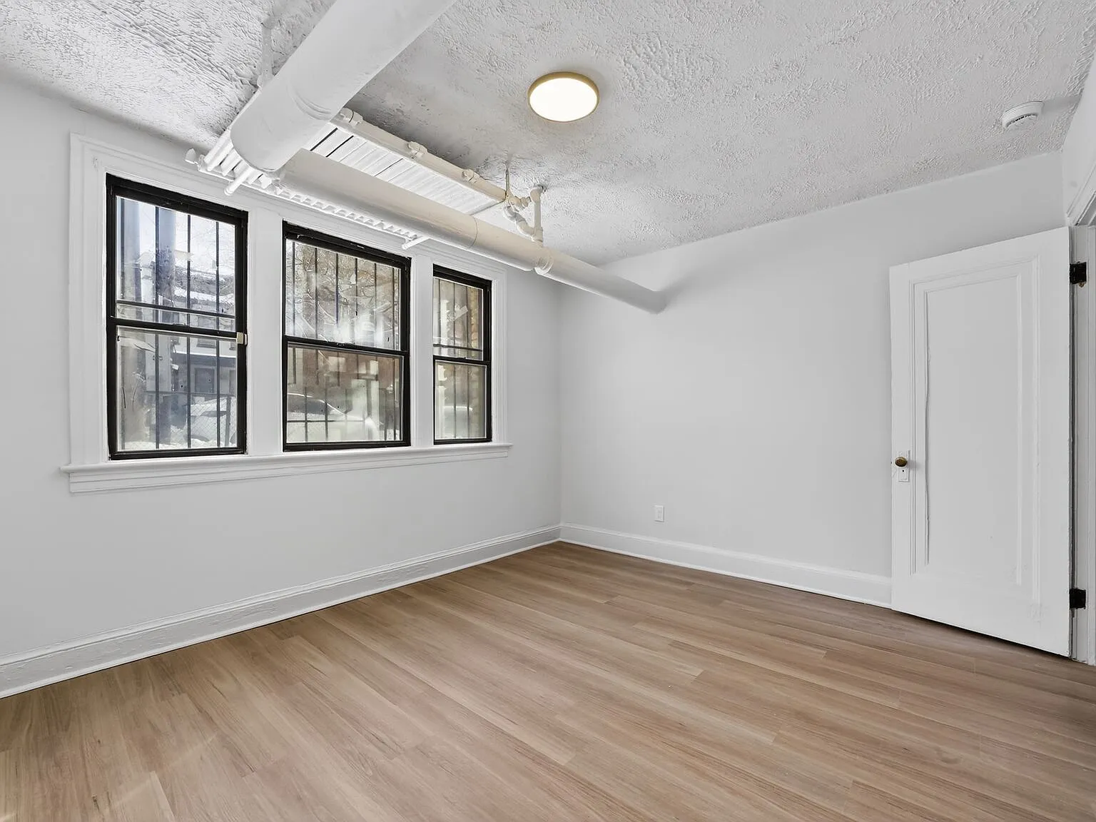 2 bed, 700 sqft, $1,599 — Photo 3
