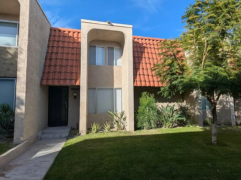 2260 N Indian Canyon Dr #B — Photo 32