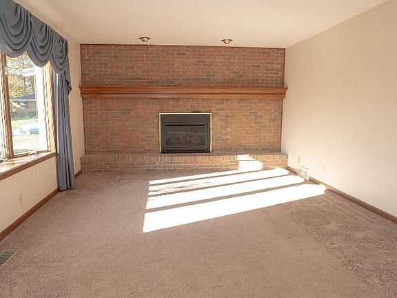 5th image of 153 Gemini Dr