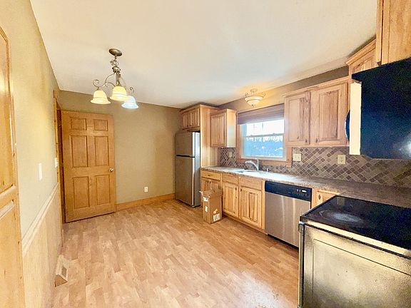 2nd image of 716 Viaduct Rd