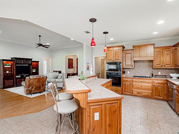 4th image of 37380 Mill Park Ave