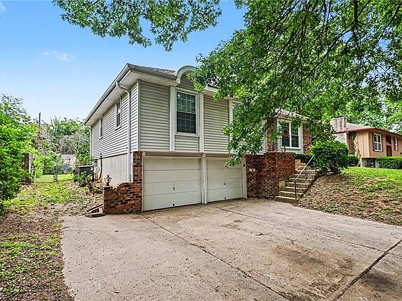 3rd image of 10817 Fuller Ave