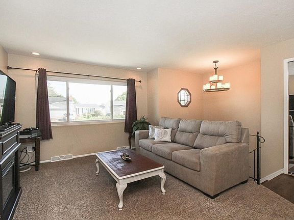 3rd image of 3071 Marda Dr