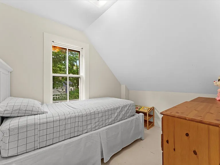 44 Stetson Pl — Photo 38