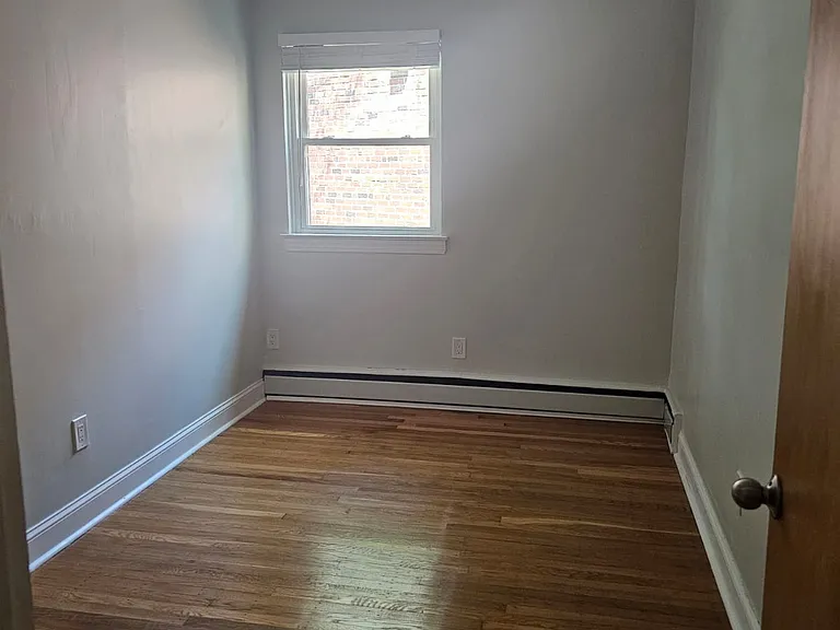 31 Saint Albans Ave #2 — Photo 1