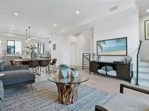 6717 N Galie Dr, Van Nuys, CA 91411