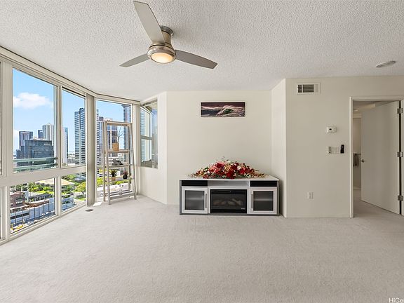 3rd image of 801 S King St APT 1903