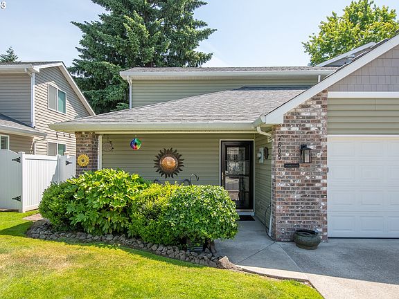 2nd image of 7605 NE 61st Cir