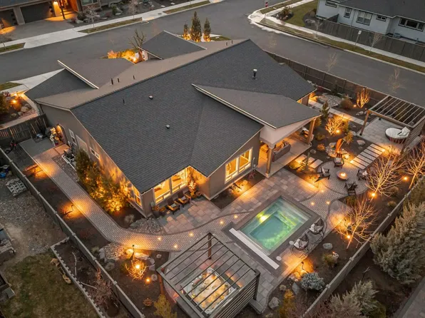 60864 SW Headwaters Loop, Bend, OR 97702