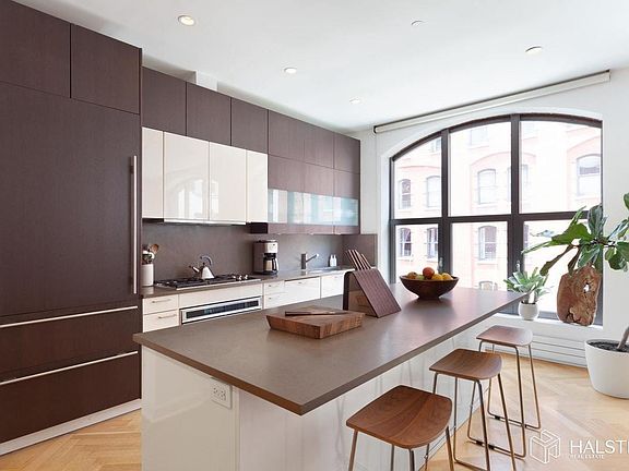 2nd image of 55 Vestry St #3B
