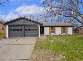 556 NW Douglas St, Burleson, TX 76028