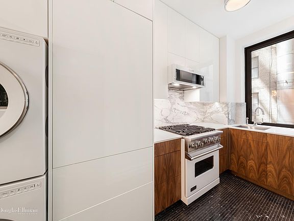 4th image of 480 Park Ave #7J