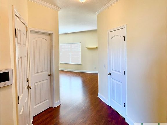 3rd image of 123 NE Thornbush Court