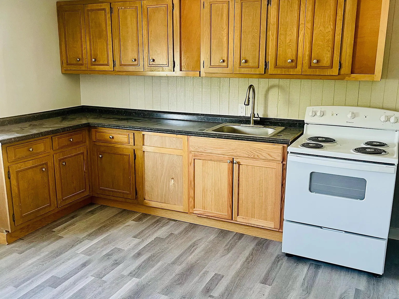 2805 East 37th Street - 5 — Photo 3