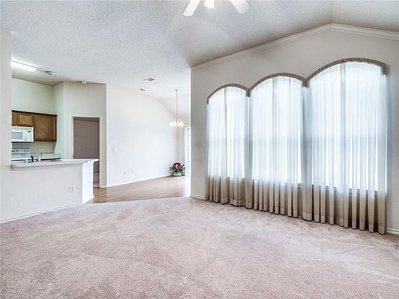 5th image of 2904 Hawthorne Ln