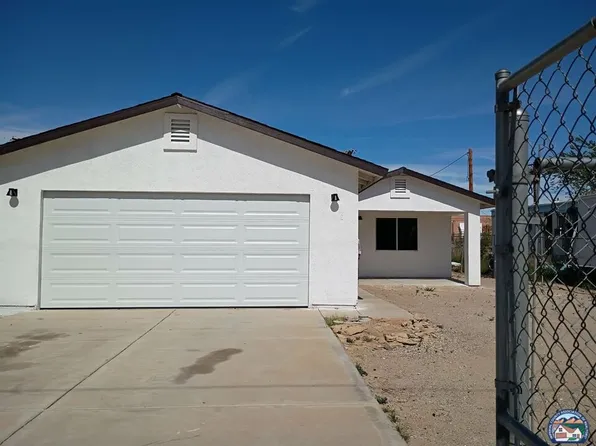 312 3rd St, Niland, CA 92257