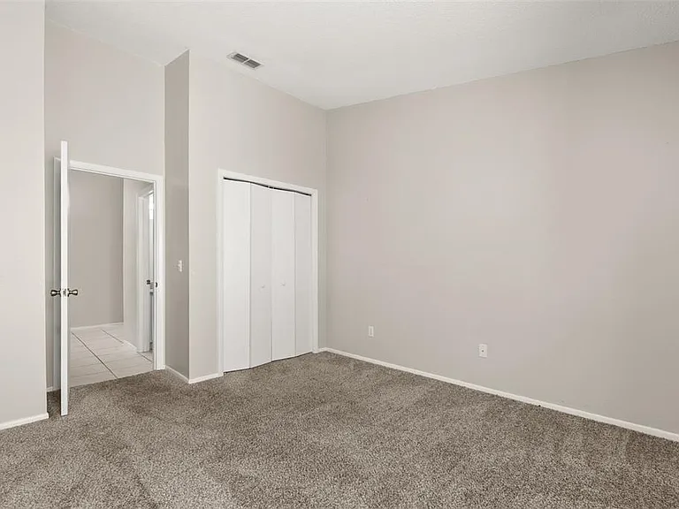 551 Castlemain Cir — Photo 11