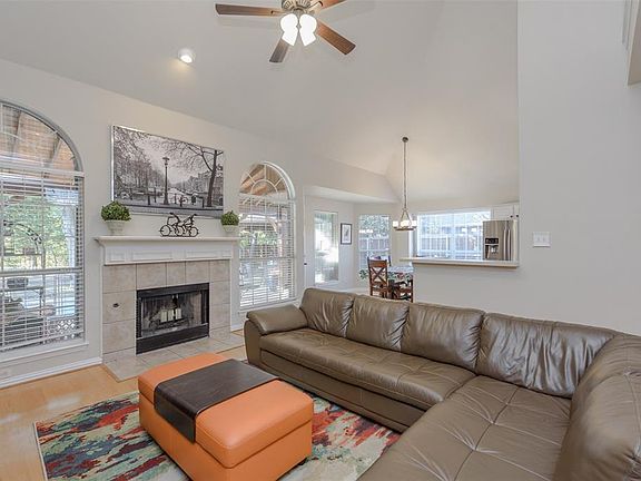 3rd image of 315 Cottonwood Trl