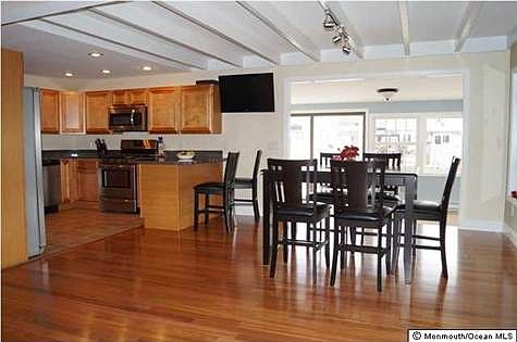 4th image of 362 Maria Dr