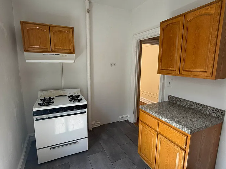 4530 Broadway #6E — Photo 2