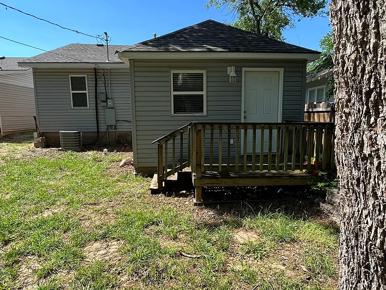 727 E Brooks St — Photo 10