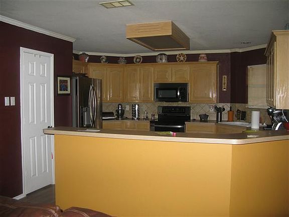 3rd image of 1095 Oak Hollow Ln