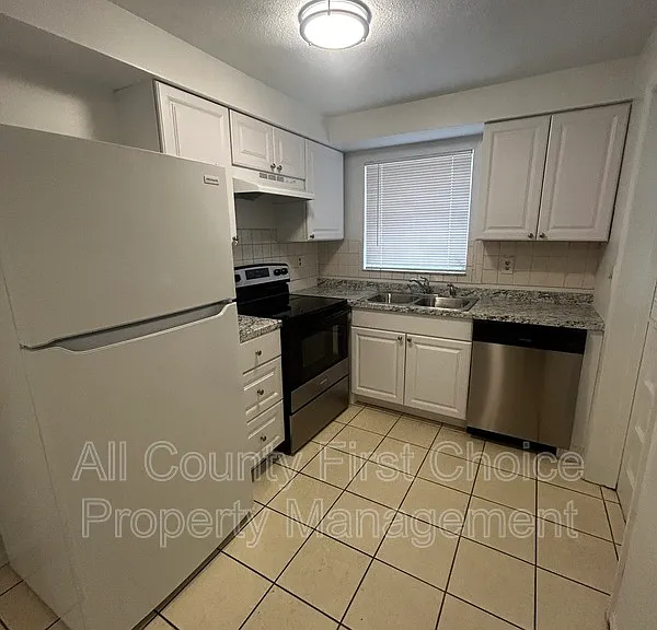 556 Patricia Ave — Photo 2