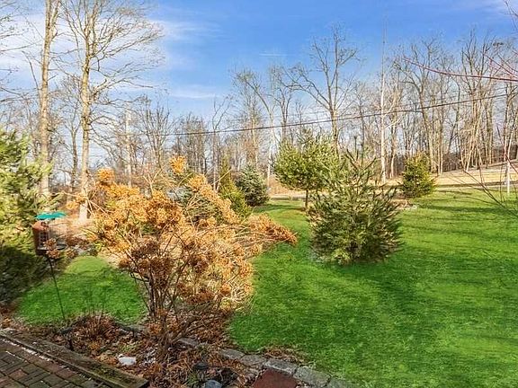 4th image of 63 Maple Hill Dr