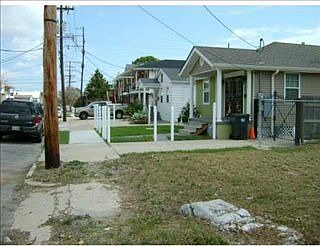 1st image of 2610 Dreux Ave
