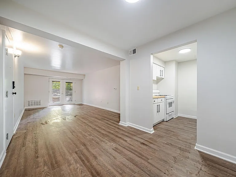 Brooklane Manor Apartments — Photo 67