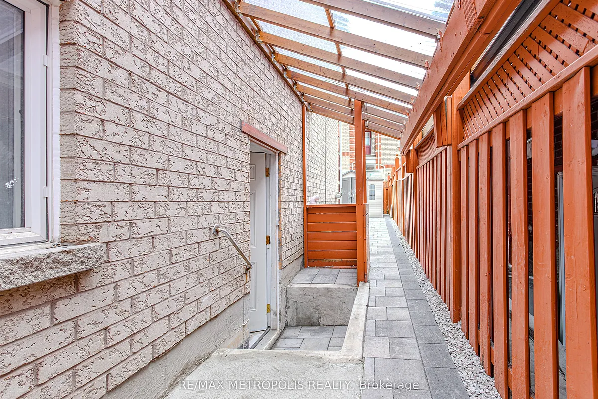 Building Photo - 30 Summerlea St #BASEMENT