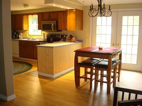 5th image of 10 Willowbrook Ave
