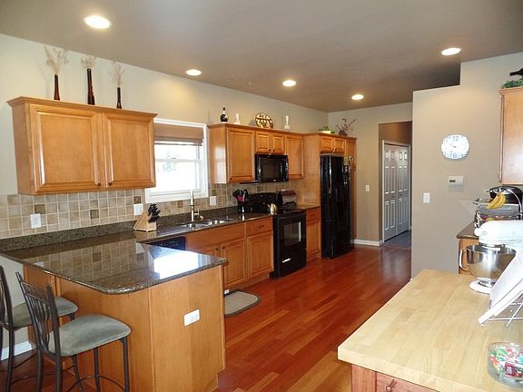 Kitchen
						:
						Maple cabinets, granite, big pantry, tons of storage